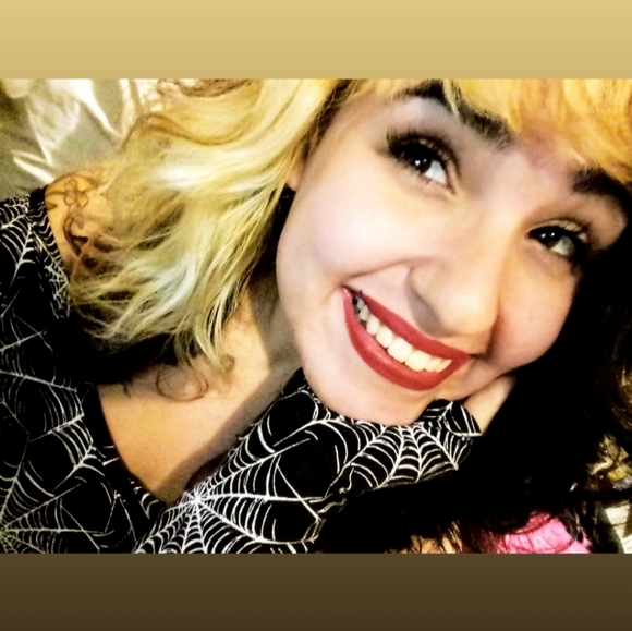 Meet your Posher, Vyctoria - Picture 1 of 2